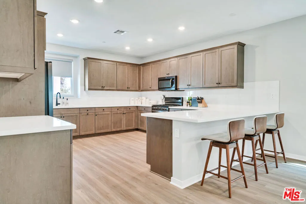 515 Daniel Freeman Circle, Inglewood, California 90301 home-pic-5